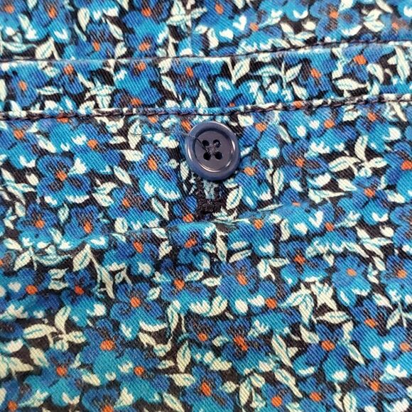 J.C.CREW CHINO shorts size 6. Blue print.Front pockets. Zipper front. Size 6.. - Picture 7 of 7